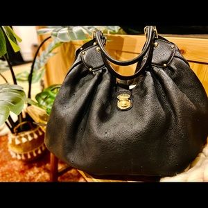 🌿Authentic Louis Vuitton Mahina Hobo bag XL